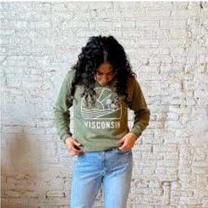 Giltee Wisconsin Sunrise Cozy Sweatshirt – Olive Green, Super Soft Fleece, XL